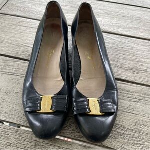 Ferragamo Vara Bow Black Leather Low Block Heel Pumps Womens Size 7.5